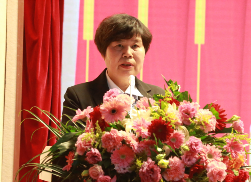 MK体育第一届党委班子选举大会---徐州市树恩中学总校长薛淑萍同志致开幕辞